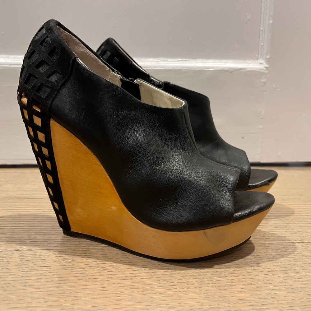 NWOT Messeca heels